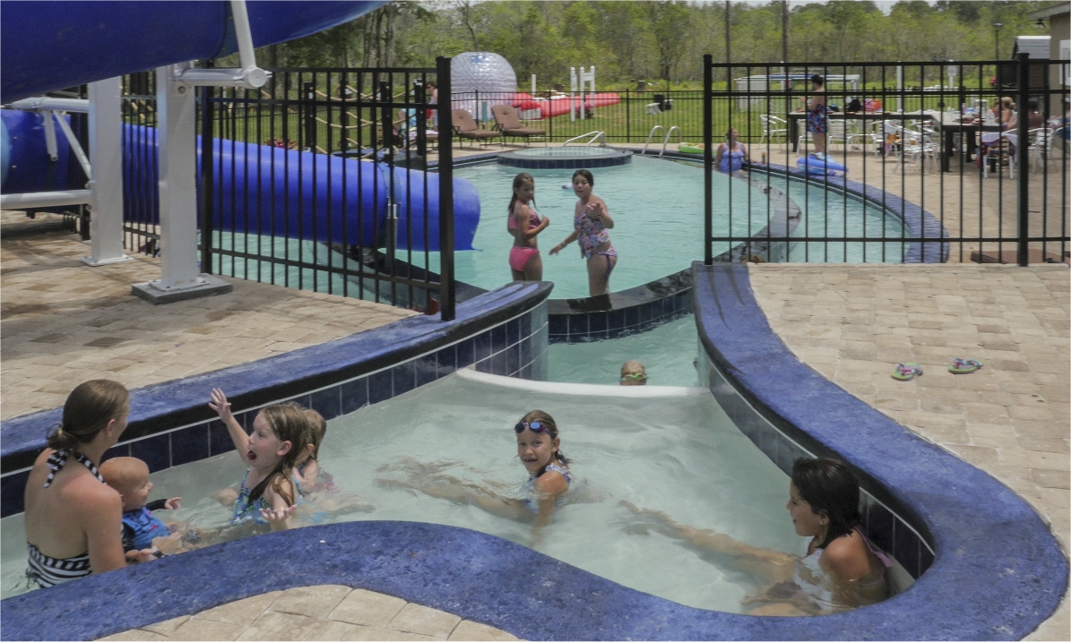 Pool with Lazy River and Waterslide at The Great Escape Lakeside